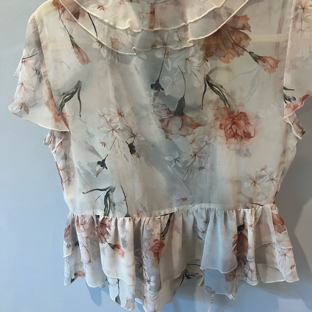 Floral Ruffle Blouse - Picture 2 of 2